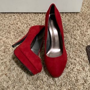 Red pumps